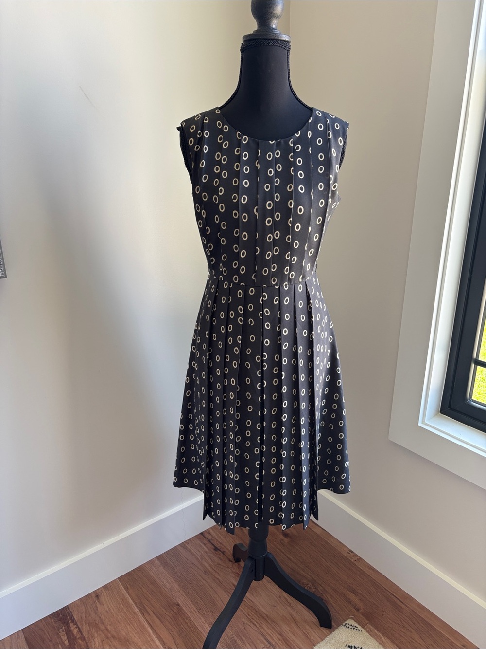Sleeveless Gray Midi Dress with Cream Circle Print
